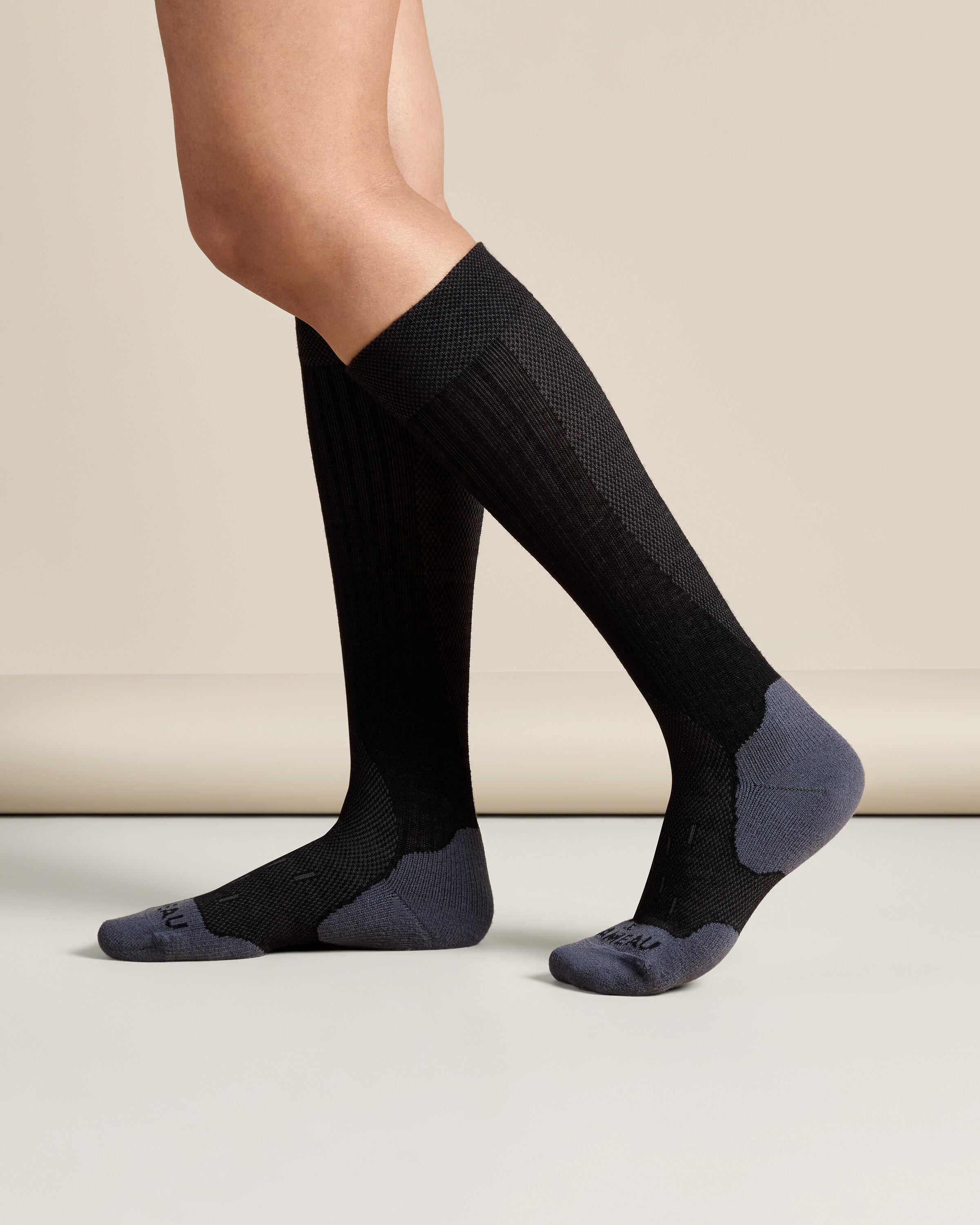 The Ultimate Socks Mid - Black